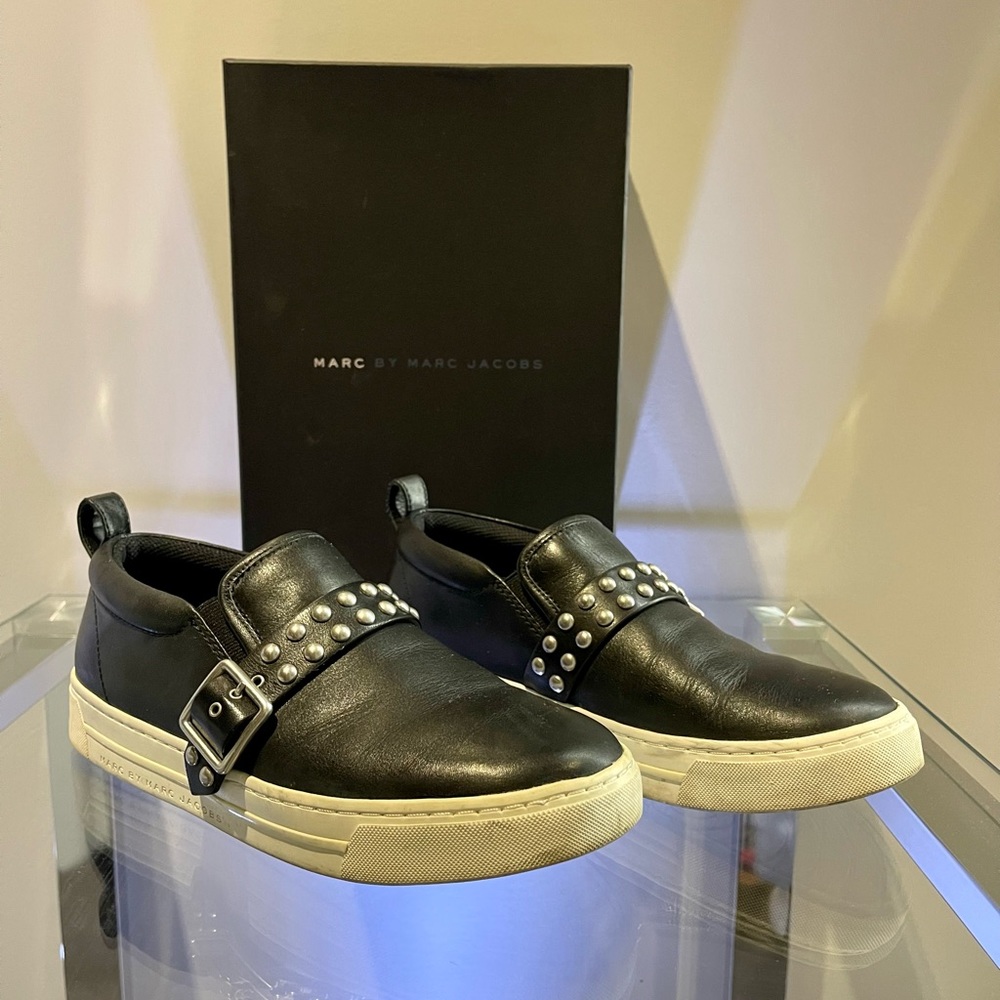 MARC JACOBS black leather espadrilles. Studded.